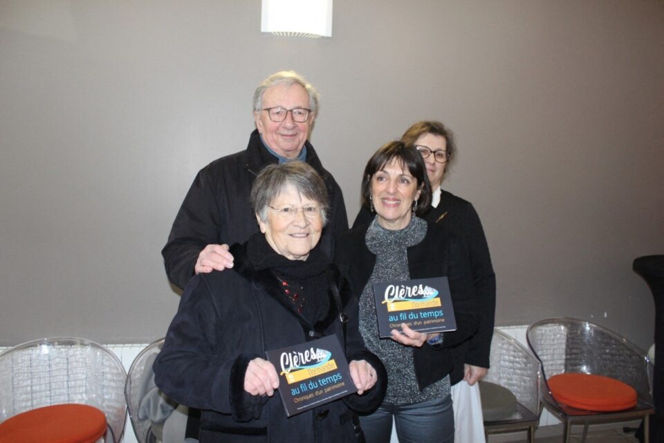 Pr&eacute;sentation du livre Cl&egrave;res au fil du temps Chroniques d&rsquo;un Patrimoine Jean-Claude Parenty, Fran&ccedil;oise H&eacute;nault Nathalie Thierry et Christine Blancheti&egrave;re (de G &agrave; D)