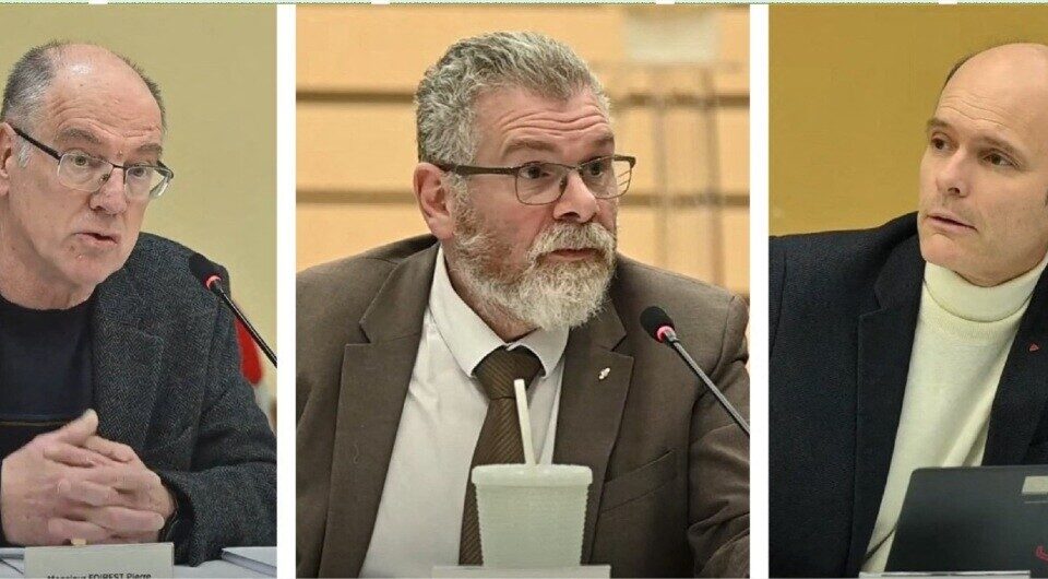 De g. à dr. : Pierre Foirest, conseiller municipal minoritaire (Se), Jean-Michel Aparicio, maire (Ps) de Beaumont-sur-Oise, et Xavier Renou, élu (Écologiste) d'opposition.
