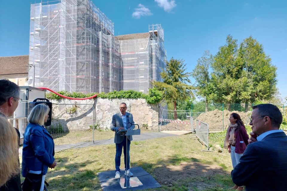 Christian Robache, le maire de Mont&eacute;vrain, a pr&eacute;sent&eacute; le lancement des travaux, lundi 29 avril 2025.