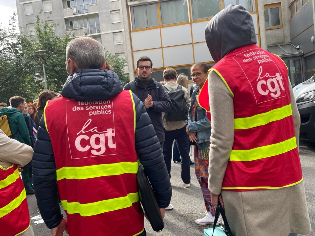 , Les élus manifestent contre les fermetures de crèches départementales en Val-de-Marne