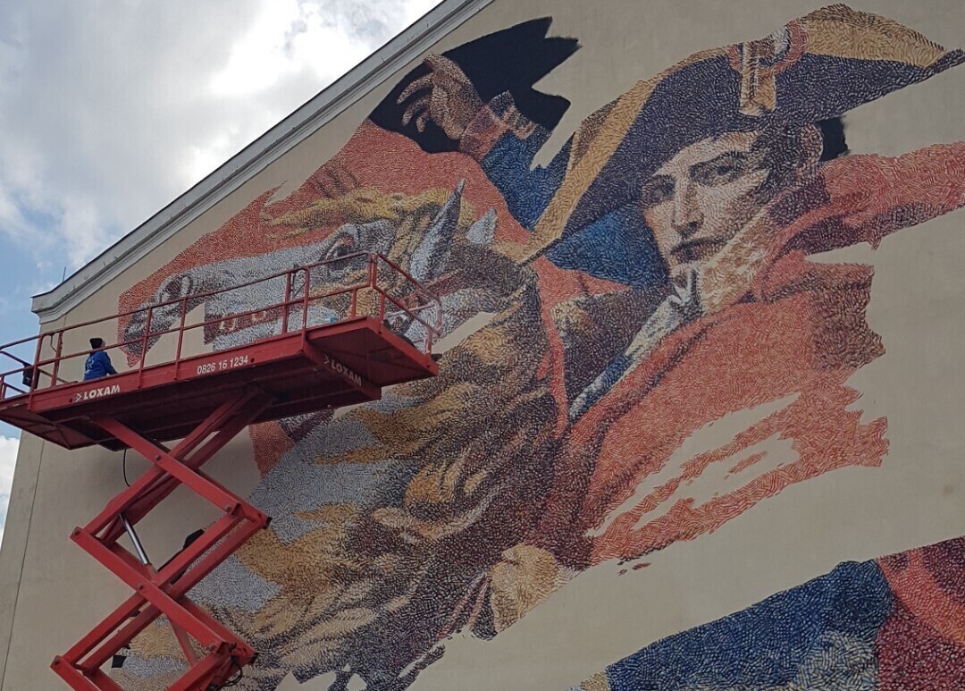 , Seine-et-Marne : dans cette ville d&rsquo;Histoire, la monumentale fresque de street art ne passe pas inaper&ccedil;ue