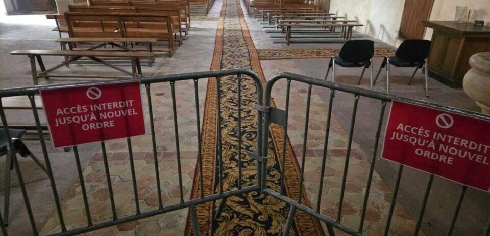 , Cette &eacute;glise des Yvelines est ferm&eacute;e depuis un mois et demi et cela pourrait durer encore un peu