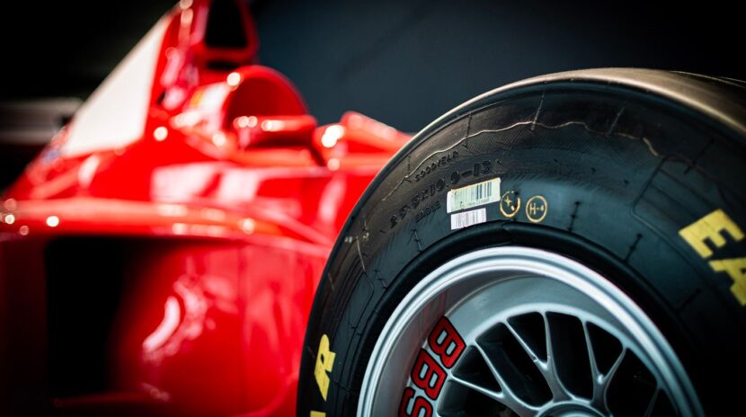 , Essonne : La monoplace du champion du monde de Formule 2 exposée dans le hall d’une mairie