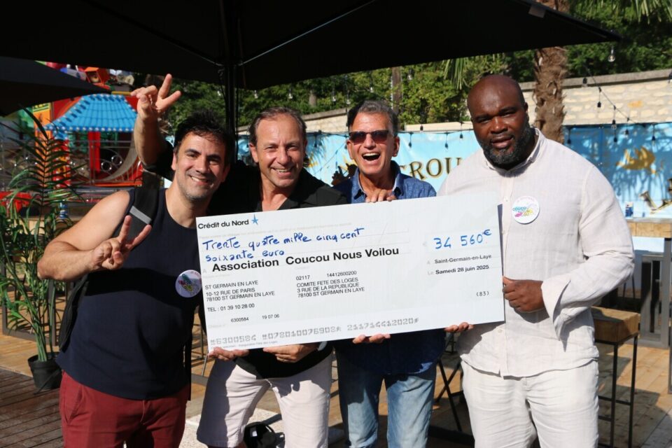 La soir&eacute;e caritative organis&eacute;e le 27 juin a permis de r&eacute;colter 34 560 Euros au profit de l'Association Coucou nous voilou. Son pr&eacute;sident est heureux de pr&eacute;senter le ch&egrave;que en compagnie des trois parrains historiques