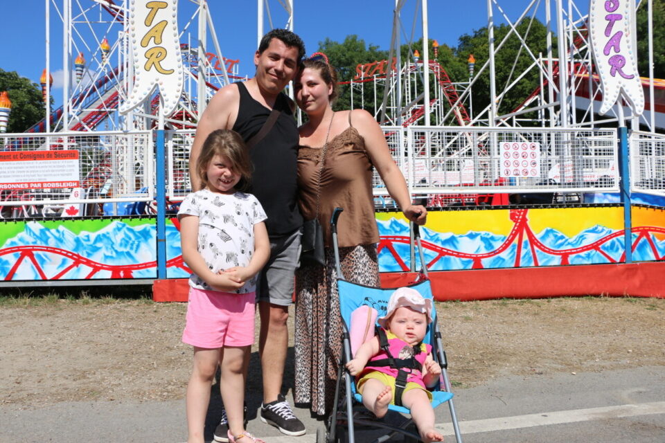 Oc&eacute;ane Kristen et leurs enfants, venus de Poissy. ont travaill&eacute; pour des forains, et reviennent au minimum deux fois par an.