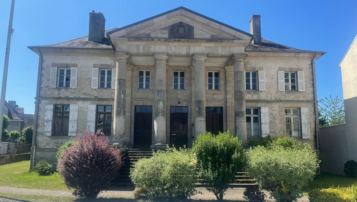 , L&rsquo;histoire cach&eacute;e de la mairie de Bourganeuf : de la commanderie m&eacute;di&eacute;vale &agrave; l&rsquo;h&ocirc;tel de ville
