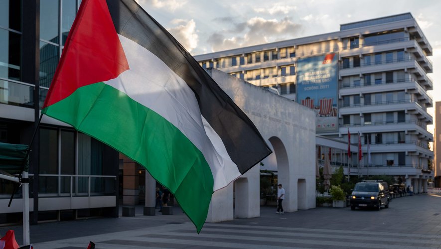 , « Principe de neutralité » : la préfecture demande à la ville de Saint-Denis de retirer le drapeau palestinien hissé sur la mairie