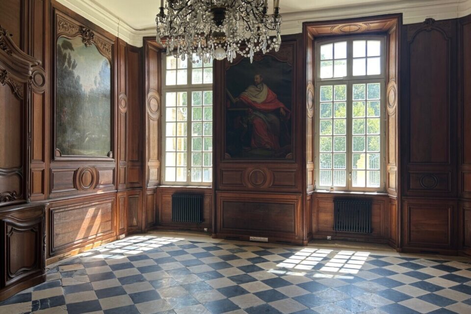 L'ancien bureau du directeur est aujourd'hui un séjour.