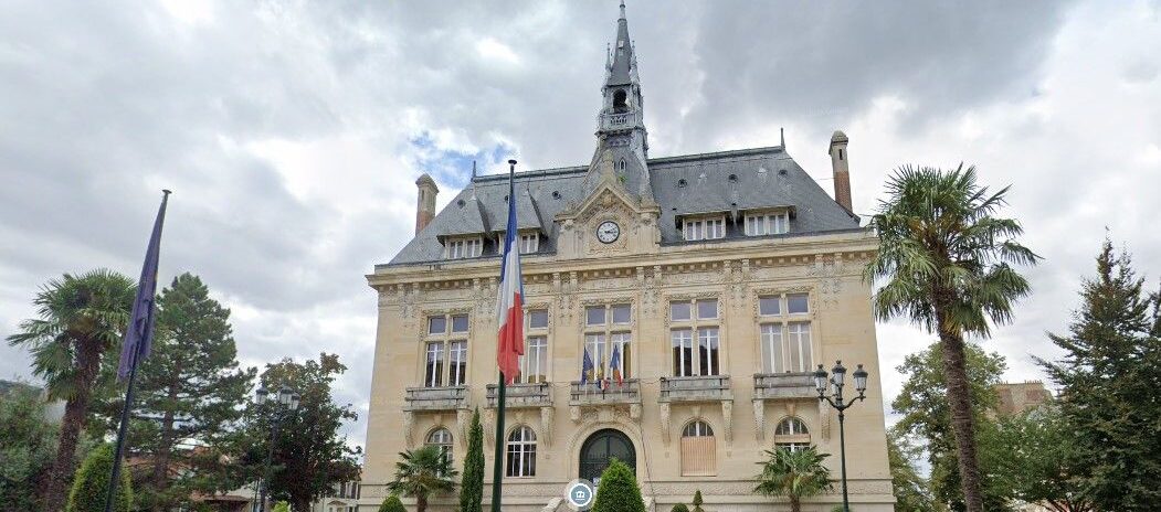 , Seine-Saint-Denis : La mairie du Raincy et les domiciles du maire …