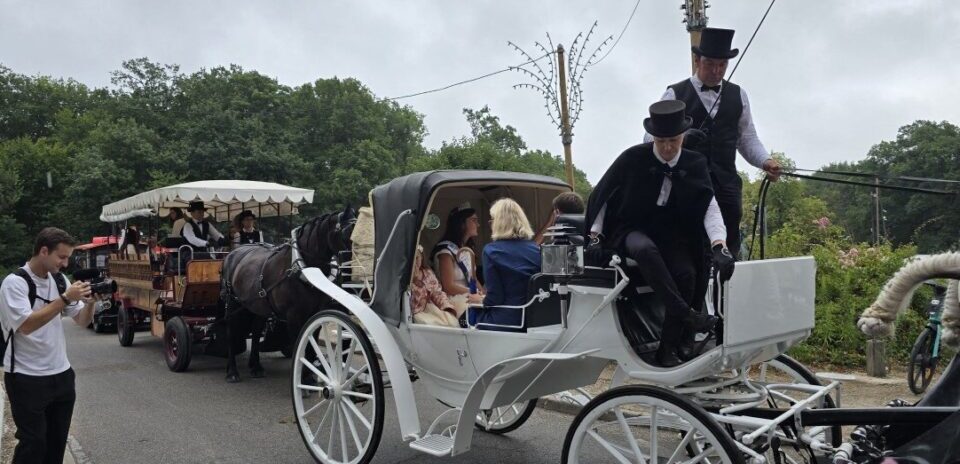 , Yvelines : 250 personnes ont assist&eacute; &agrave; &laquo; la plus belle messe de France sur les man&egrave;ges