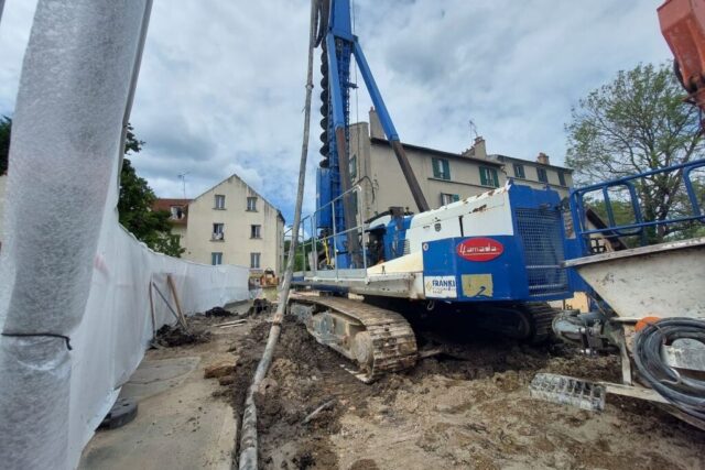 Le pont va &ecirc;tre compl&egrave;tement d&eacute;moli puis reconstruit. (&copy; Coline Bonvalot - Actu Essonne)