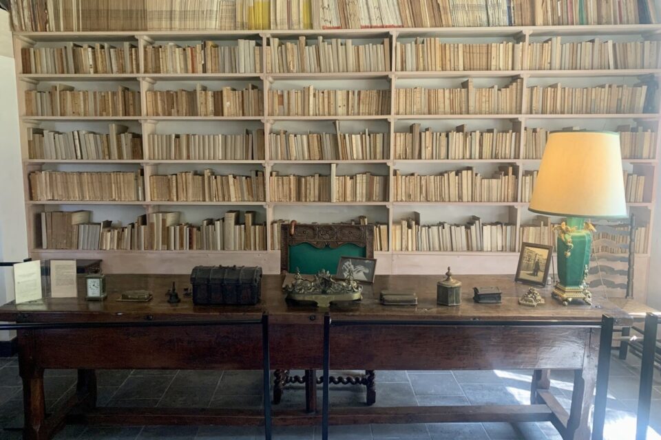 Dans son bureau et sa bibliothèque, Léon Blum se consacrait à l'écriture et la lecture.