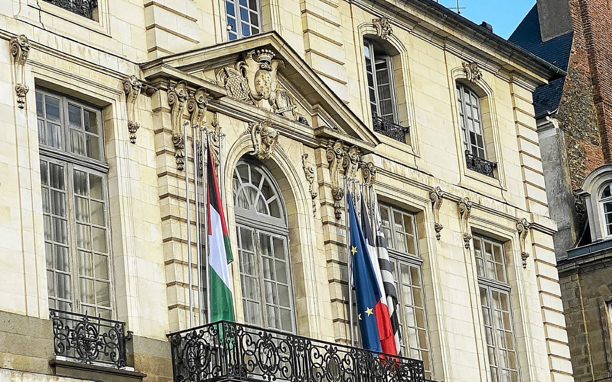 , &Agrave; Rennes, le drapeau palestinien flotte sur la mairie malgr&eacute; les menaces de Bruno Retailleau