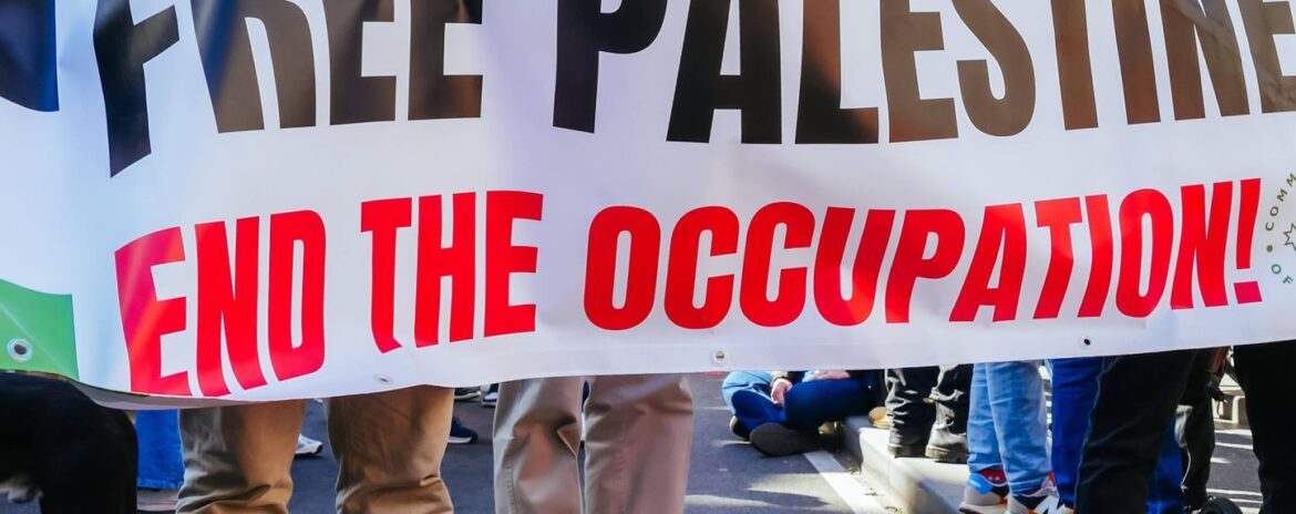 , Gaza : Un maire du Val-de-Marne refuse de retirer une banderole « stop au génocide