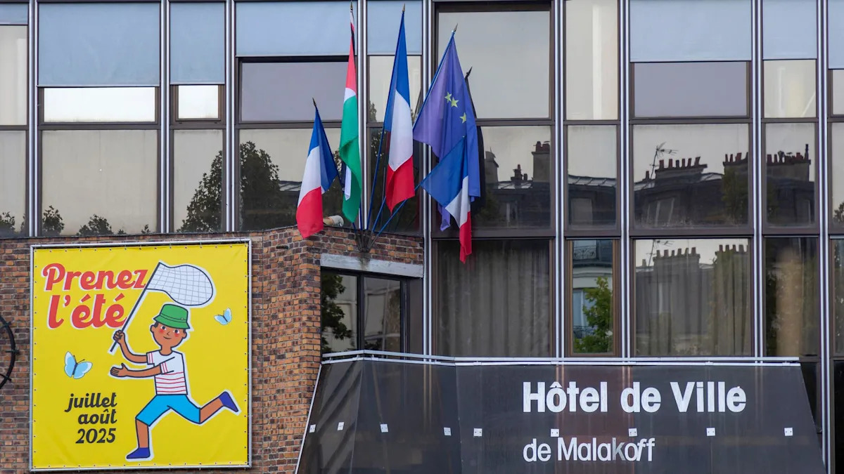 , Malakoff : une premi&egrave;re d&eacute;cision de justice ordonnant le retrait du drapeau palestinien d&rsquo;une mairie
