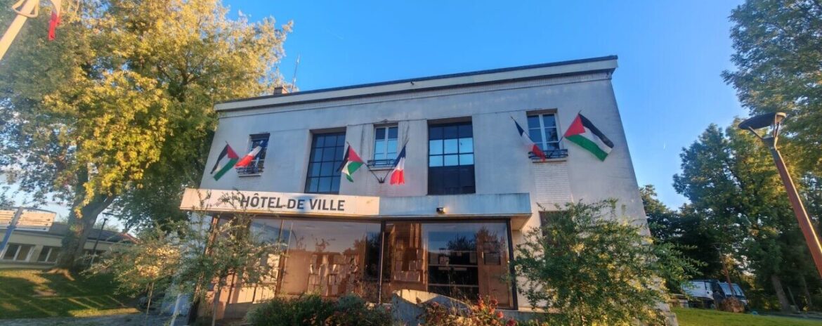 , Malgr&eacute; la mise en garde du minist&egrave;re, cette mairie de Seine-et-Marne d&eacute;cide de hisser le drapeau palestinien