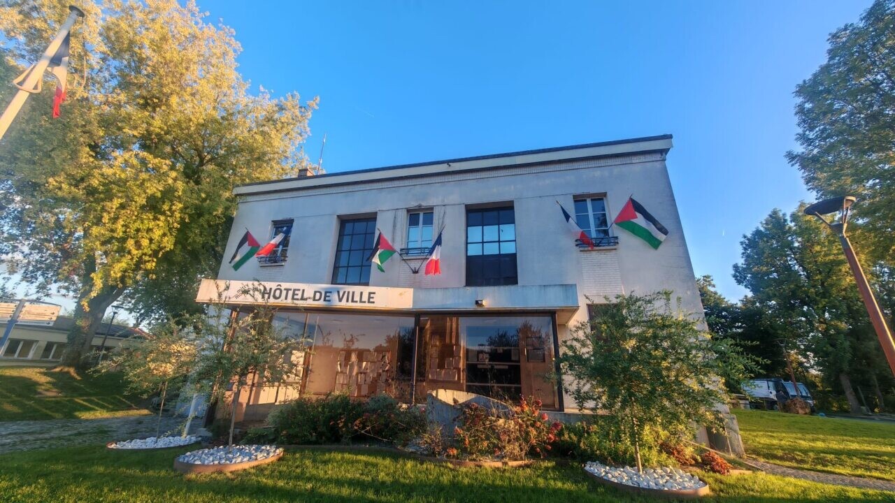 , Malgr&eacute; la mise en garde du minist&egrave;re, cette mairie de Seine-et-Marne d&eacute;cide de hisser le drapeau palestinien