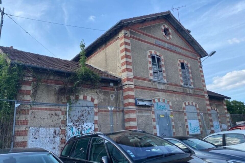La gare Grande-Ceinture de Poissy (Yvelines) est menacée de destruction, dans le cadre des travaux du tram 13.