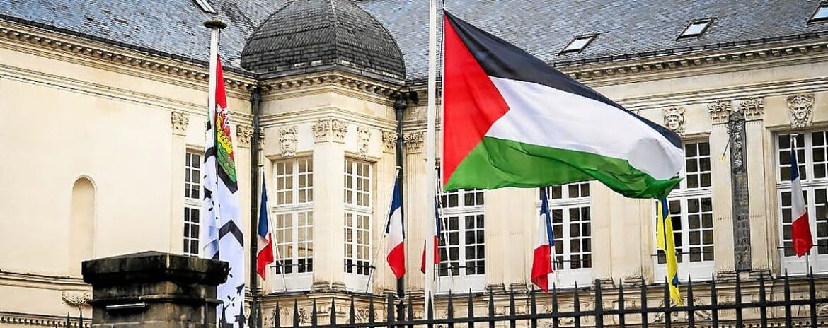, Pr&egrave;s d&rsquo;une centaine de mairies hissent le drapeau palestinien malgr&eacute; l&rsquo;opposition du gouvernement
