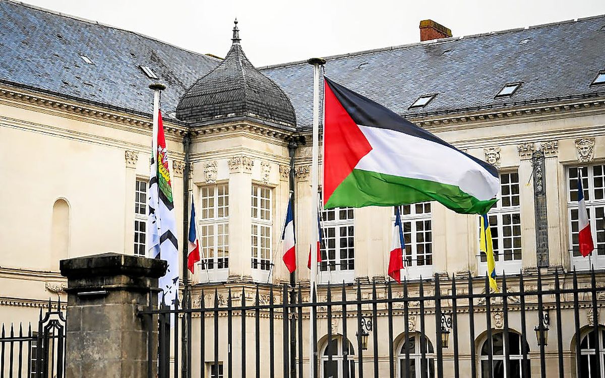 , Pr&egrave;s d&rsquo;une centaine de mairies hissent le drapeau palestinien malgr&eacute; l&rsquo;opposition du gouvernement