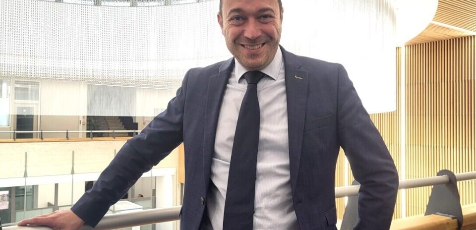 , Un sulfureux milliardaire, une &laquo; &eacute;cole &raquo; qui interroge&hellip; Le maire de Mantes a-t-il des liaisons dangereuses