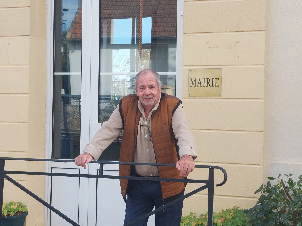 , &laquo;&nbsp;&Ccedil;a a &eacute;t&eacute; une passion&nbsp;&raquo; : sept fois &eacute;lu et r&eacute;&eacute;lu, le maire de ce village de Seine-et-Marne tire sa r&eacute;v&eacute;rence