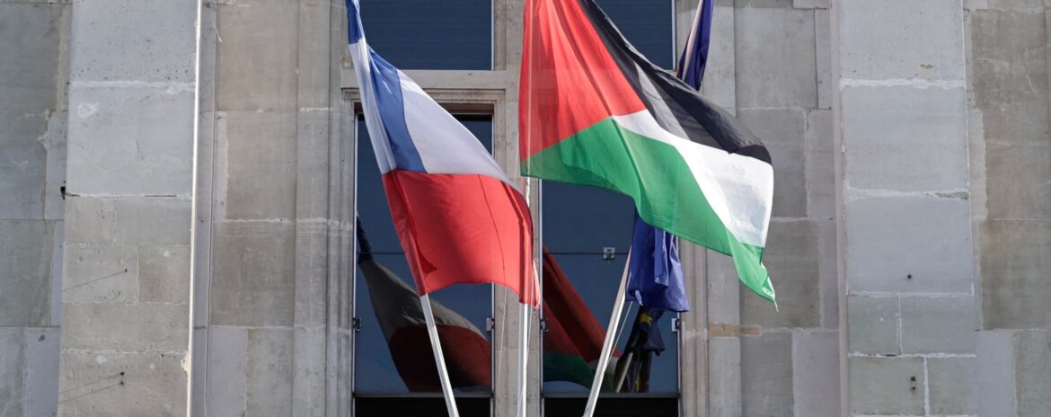 , &laquo;&nbsp;Dire notre solidarit&eacute; &agrave; un peuple en danger&nbsp;&raquo;: le drapeau palestinien hiss&eacute; sur le fronton de la mairie de Saint-Denis