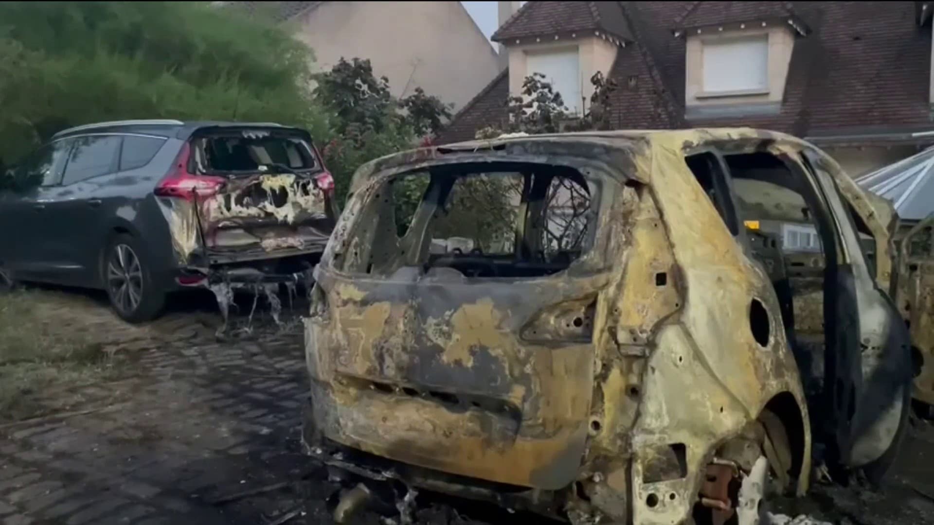 , Val-de-Marne: le domicile du maire de L&rsquo;Ha&yuml;-les-Roses attaqu&eacute; &agrave; la voiture-b&eacute;lier, sa femme hospitalis&eacute;e