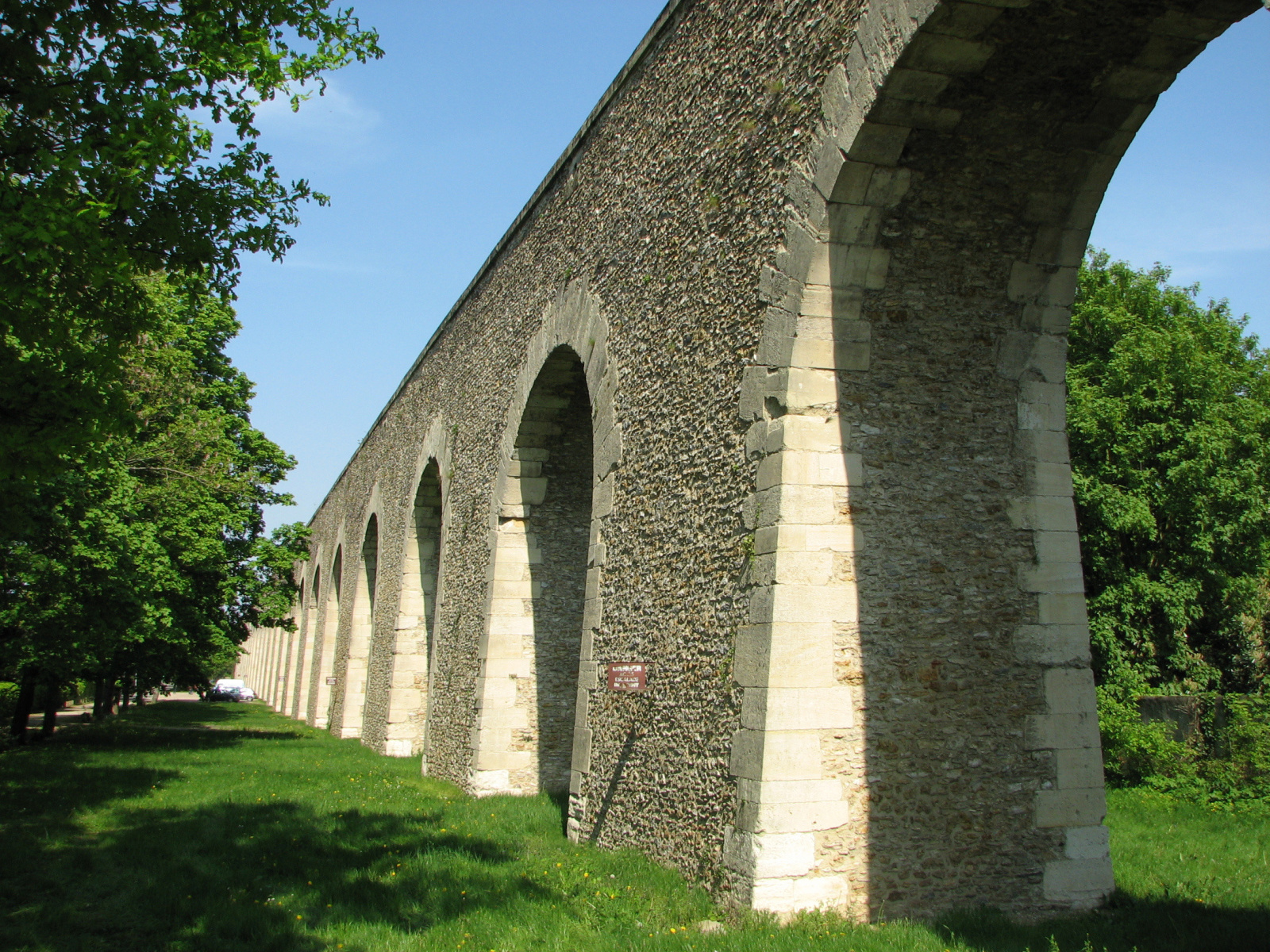 , Dans les Yvelines, cet ancien aqueduc historique alimentait les jardins du Château de Versailles
