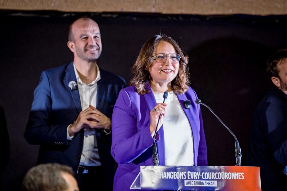Farida Amrani lors de son meeting de lancement de campagne où s'était déplacé Manuel Bompard, le coordinateur de La France insoumise