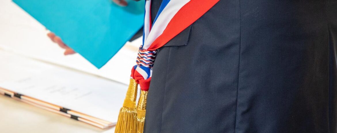 , Seine-et-Marne : contraint par la justice de c&eacute;l&eacute;brer le mariage d&rsquo;un &eacute;tranger sous OQTF, le maire de Chessy d&eacute;missionne