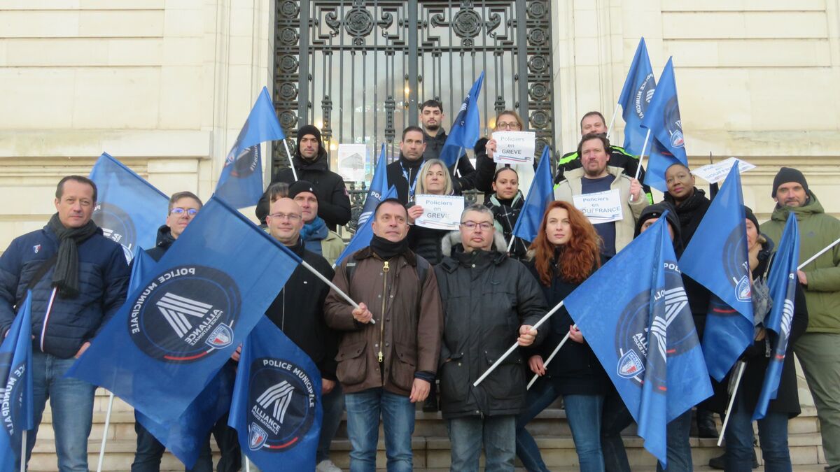 , « Un sentiment d’isolement » : en grève, les policiers municipaux de Corbeil-Essonnes dénoncent un management toxique