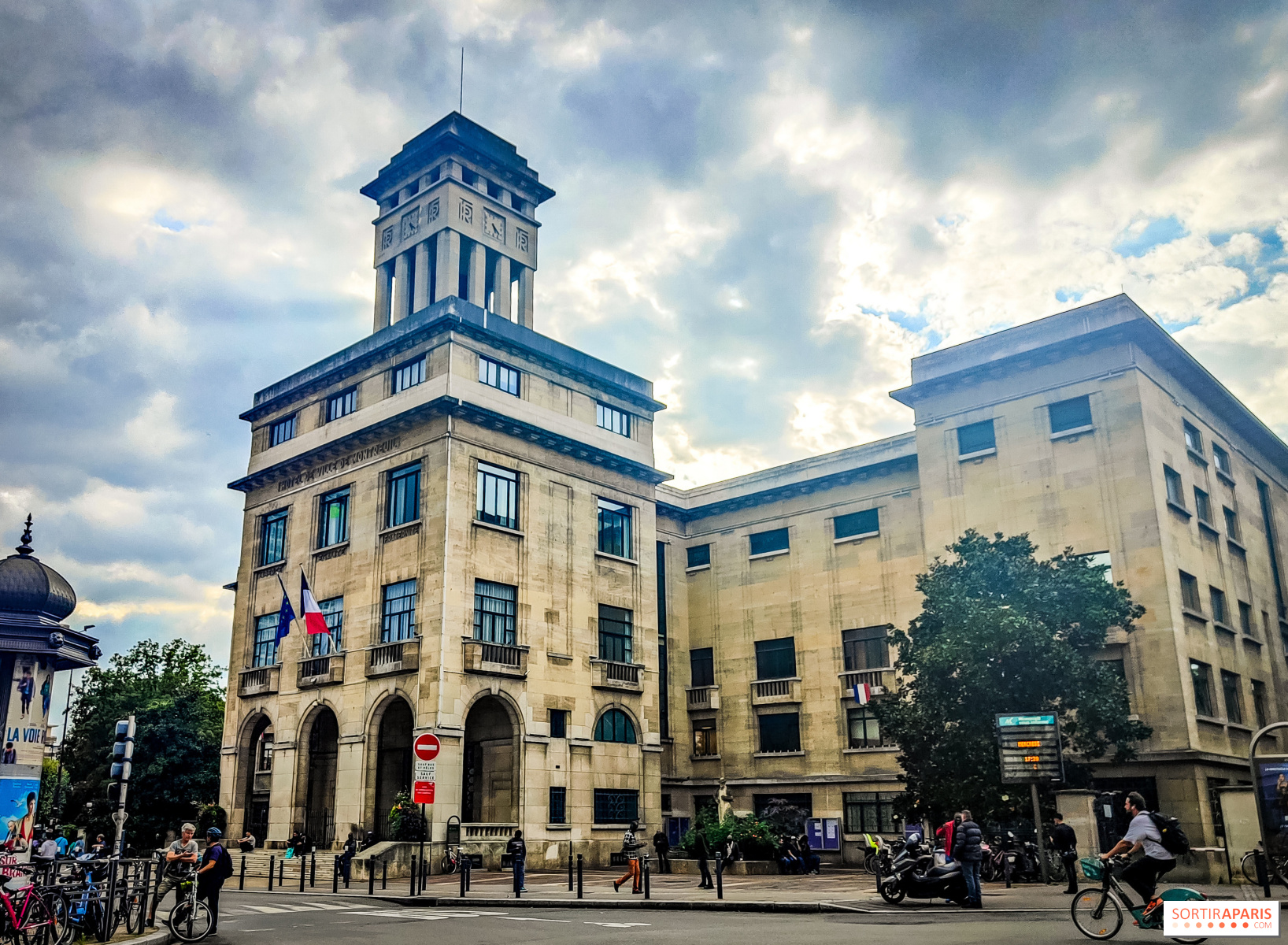 , Aux portes de Paris, cette mairie pr&eacute;sente une &eacute;tonnante architecture Art D&eacute;co