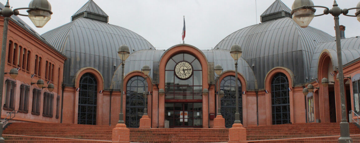 , En région parisienne, cette mairie à l’architecture octogonale a de quoi surprendre