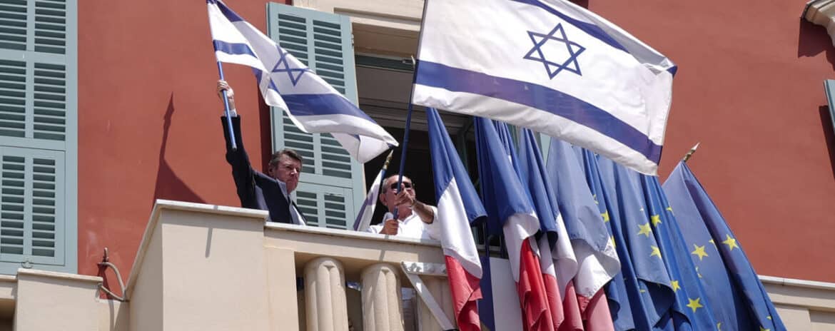 , France: la justice tranche sur les drapeaux en mairies, mais la pol&eacute;mique demeure