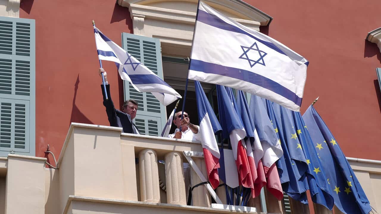 , France: la justice tranche sur les drapeaux en mairies, mais la pol&eacute;mique demeure