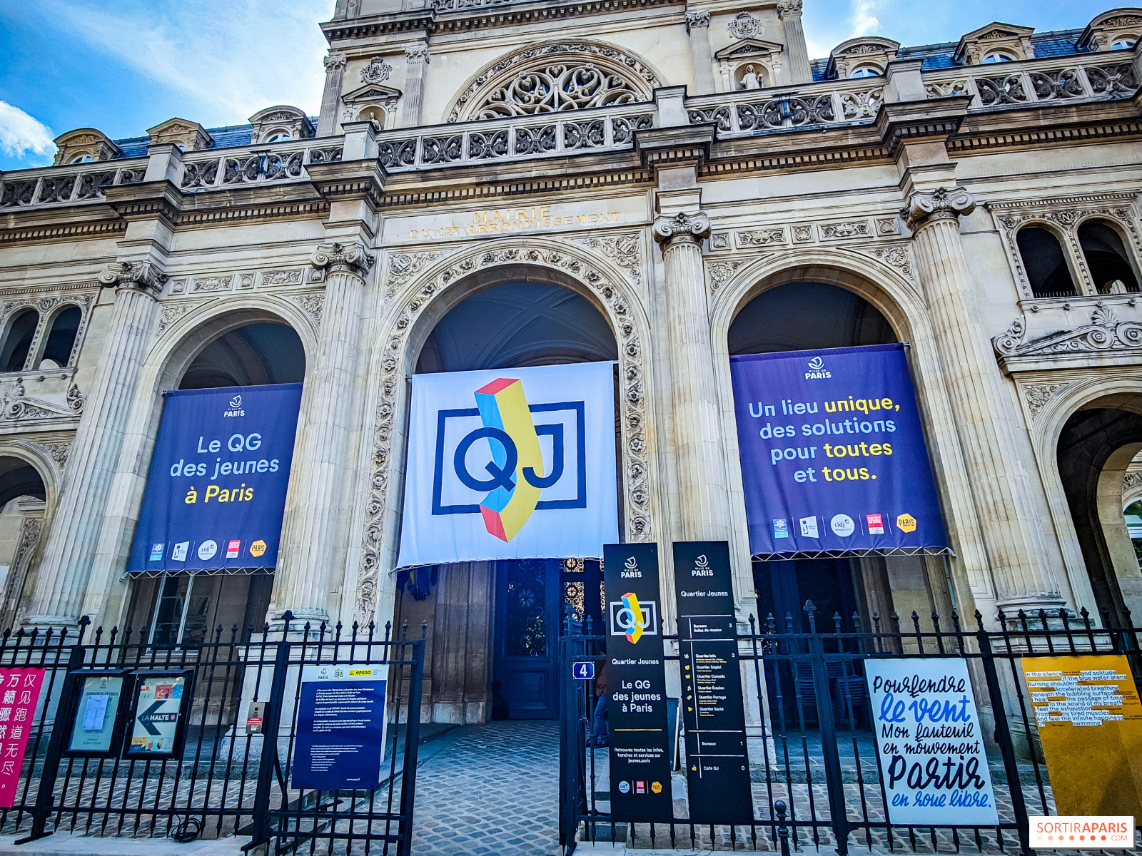 , L&rsquo;architecture de cette mairie d&rsquo;arrondissement &agrave; Paris s&rsquo;inspire d&rsquo;une &eacute;glise