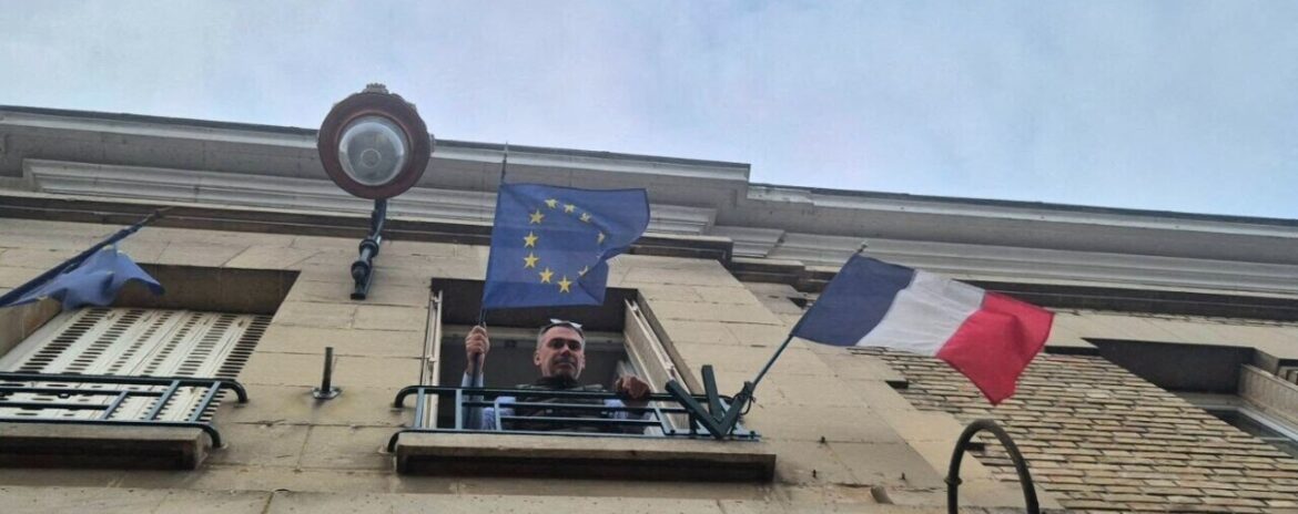 , Sera-t-il suivi dans les Yvelines ? &Agrave; Gargenville, le maire enl&egrave;ve le drapeau europ&eacute;en