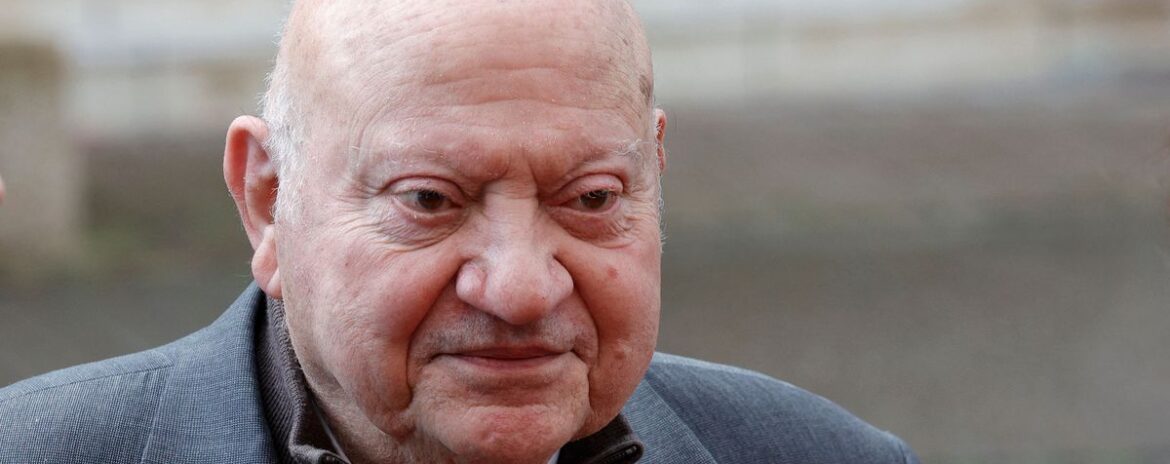 , &laquo;&nbsp;Il a toute sa t&ecirc;te, &ccedil;a c&rsquo;est s&ucirc;r !&nbsp;&raquo; : &agrave; Issy-les-Moulineaux, le maire Andr&eacute; Santini se pr&eacute;sente pour un huiti&egrave;me mandat