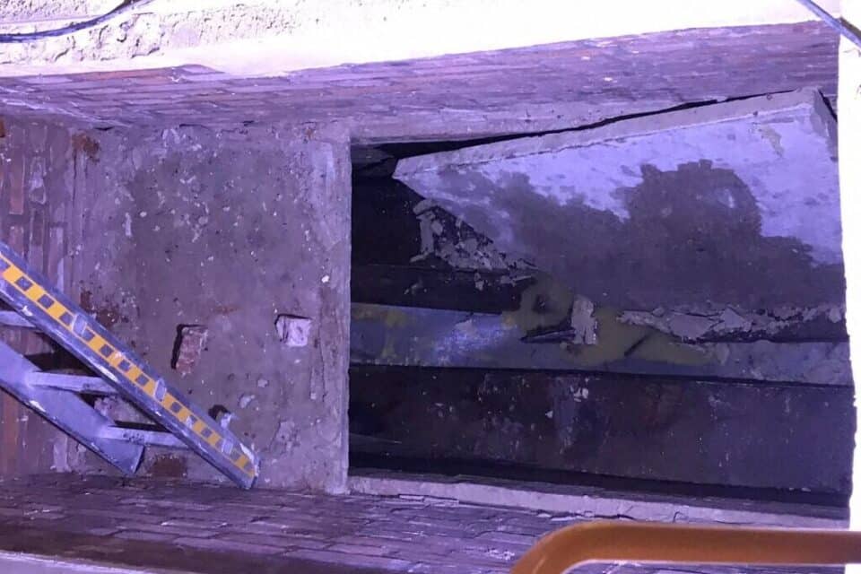 Lors des travaux de rénovation du sol de l'église Saint-Louis, les ouvriers ont découvert une cavité