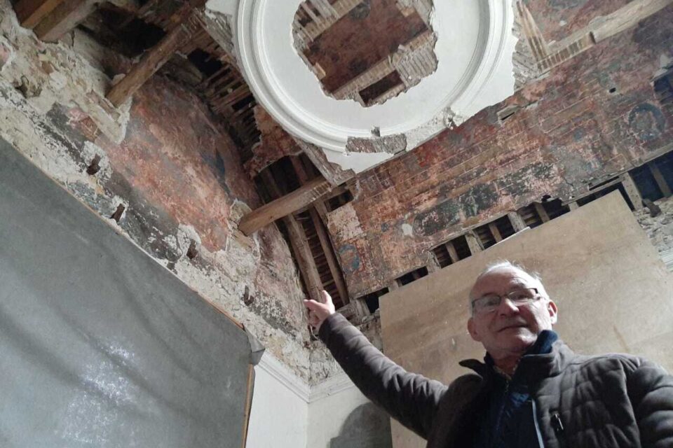 Alain Richard, le maire de Fleury-en-Bi&egrave;re a lanc&eacute; une souscription pour la r&eacute;novation de l'&eacute;glise, en partenariat avec la Fondation Mansart