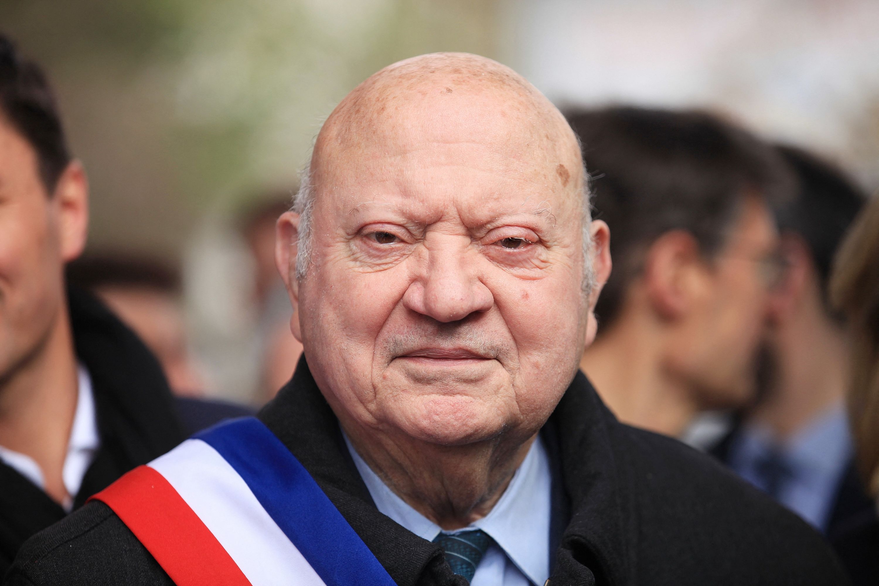, Amaigri et en fauteuil roulant, Andr&eacute; Santini a repris ses fonctions de maire d&rsquo;Issy-les-Moulineaux &agrave; 85 ans