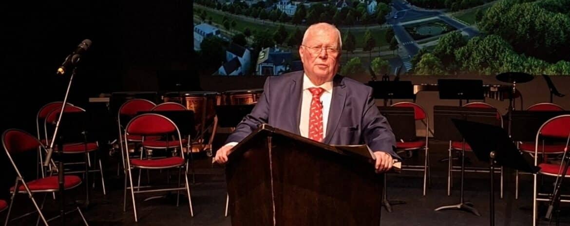 , &laquo; La joie de ma vie &raquo; : l&rsquo;inimitable Jacques Myard tire sa r&eacute;v&eacute;rence sans &eacute;clat &agrave; Maisons-Laffitte