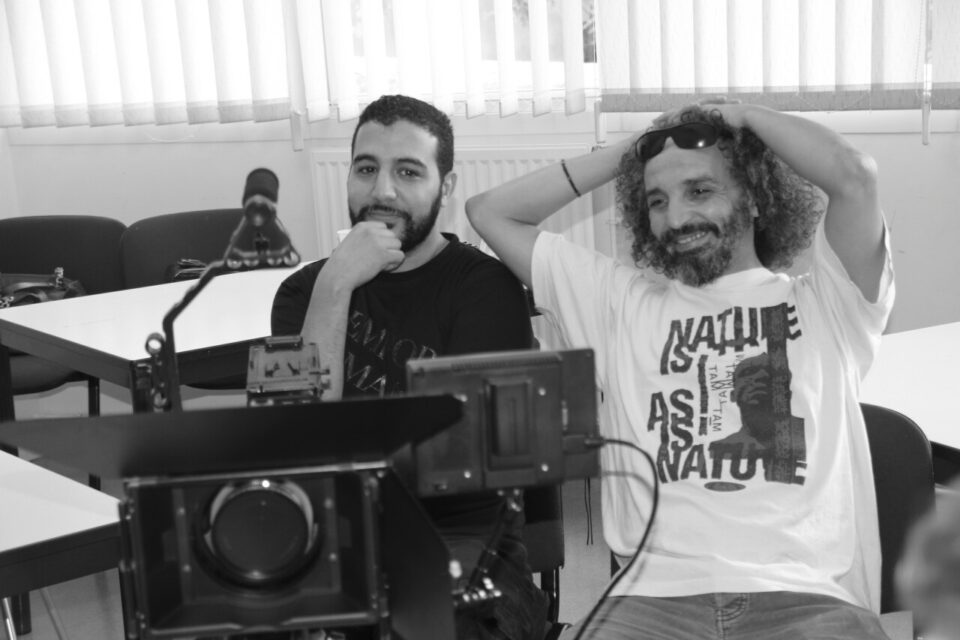 Les r&eacute;alisateurs Rachid Akiyahou et Said Bahij lors du tournage de 