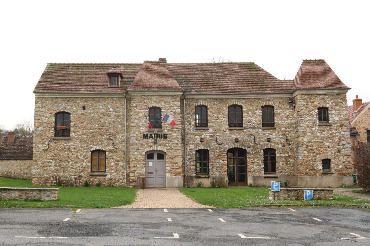 , Municipales 2026 : 400 habitants, trois listes, des gens f&acirc;ch&eacute;s&hellip; Dr&ocirc;le de sc&eacute;nario dans les Yvelines