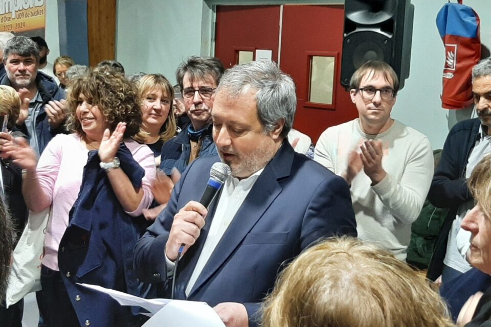 David Lazarus, maire (Dvg) de Chambly, est arriv&eacute; en t&ecirc;te devant le candidat Rn Emmanuel Beucher et Kevin Potet (Dvd).
