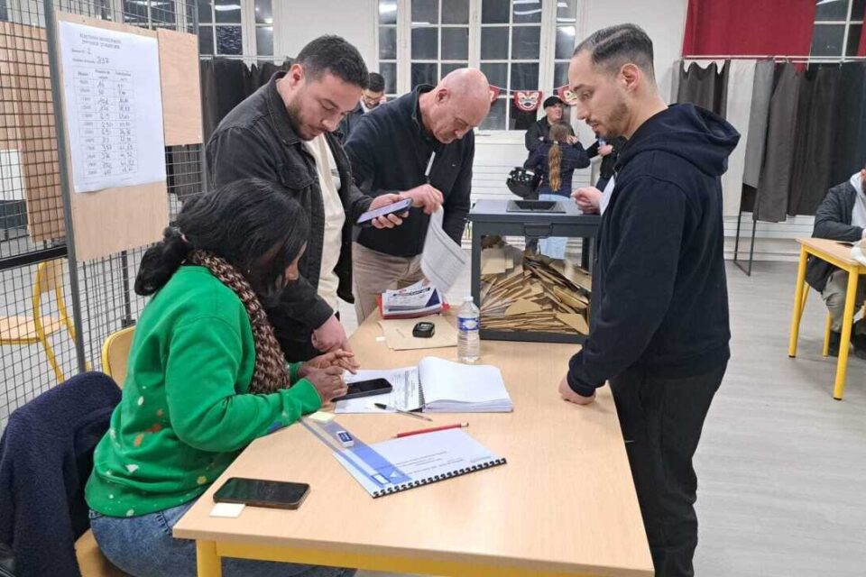 A Mantes-la-Ville la participation en l&eacute;g&egrave;re baisse a priori