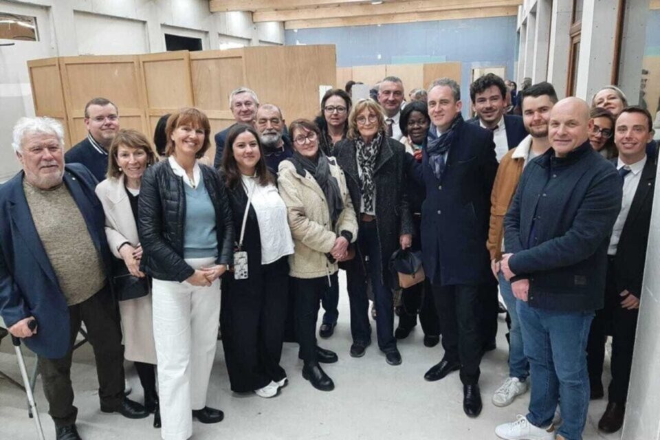 Le maire sortant Laurent Brosse, en grand danger ce dimanche 22 mars 2026, &agrave; Conflans (Yvelines) lors du second tour des &eacute;lections municipales.