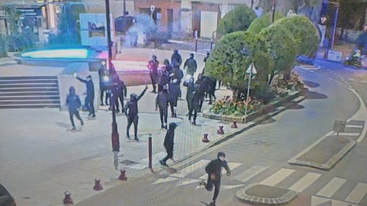 , Municipales 2026 : la mairie saccag&eacute;e, des vitrines bris&eacute;es&hellip; De nombreuses d&eacute;gradations, &agrave; la veille de l&rsquo;installation du nouveau maire