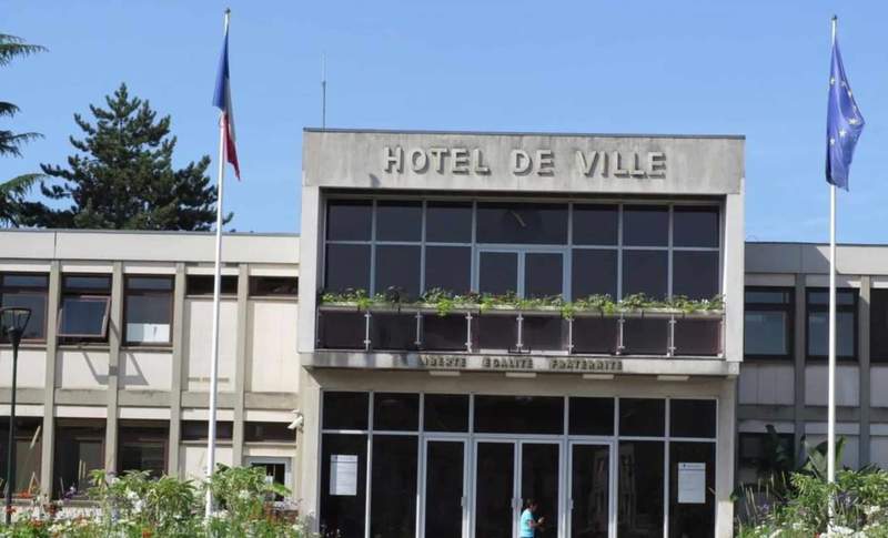 , Ce maire du Val-d&rsquo;Oise fait passer son indemnit&eacute; de 1 500 &agrave; 4 000 euros : l&rsquo;opposition parle d&rsquo;une hausse &laquo; jamais vue en France &raquo;